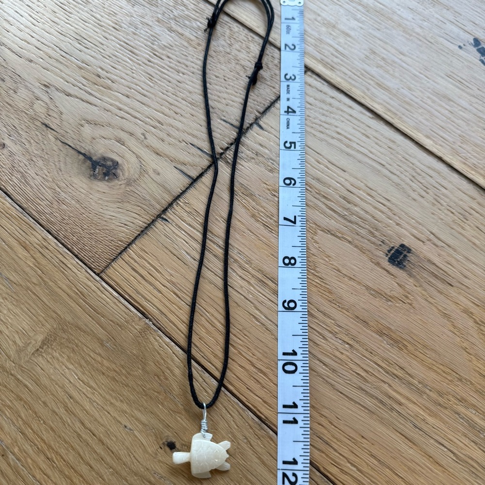 Turtle necklace with adjustable black cord - Picture 4 of 6